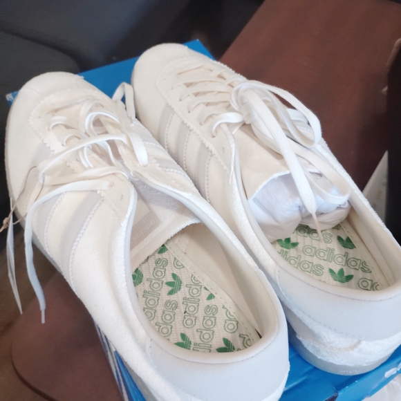 Adidas Cream Sneakers - Picture 3 of 3